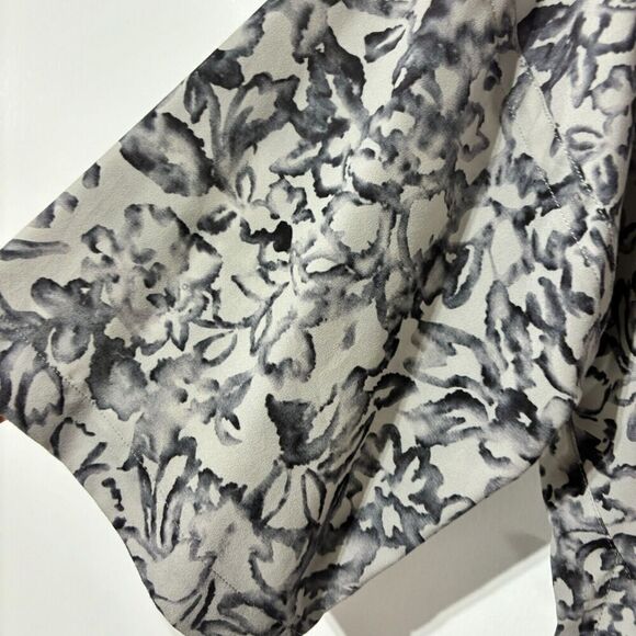 Victor Alfaro Blouse Top Collared Short Sleeve High low Shirt Gray M Floral - Picture 6 of 10